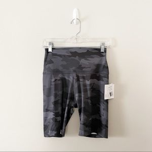 Beyond Yoga Camo Bike Shorts 8” Inseam UEC
